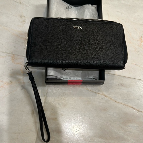 Tumi Accessories - New Tumi Belden travel wallet